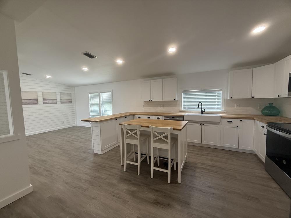 Camelot Lakes Village