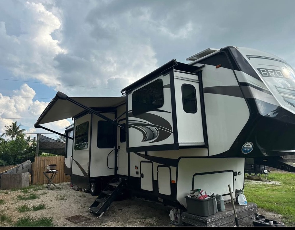Photo of Rv