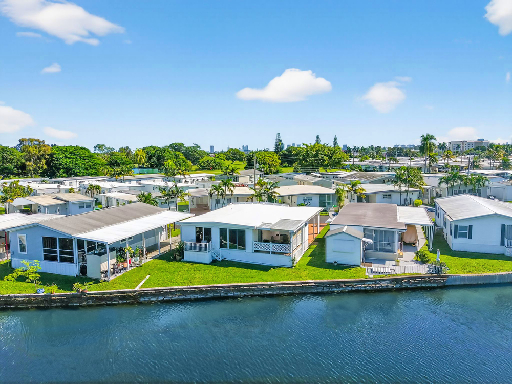 EDIT 48 3318 Orange Street Hollywood FL USA Exterior MAX 0013