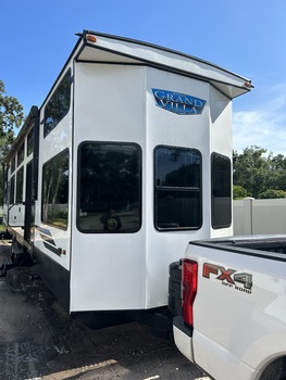 Thumbnail of RV