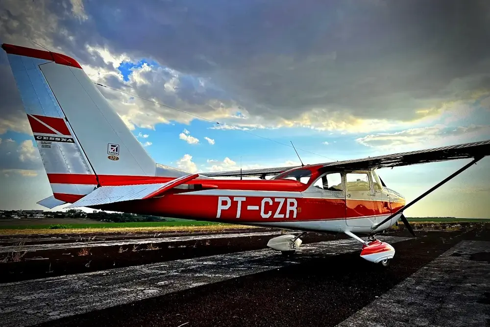 6898/cessna-172h-skyhawk-1967-flightmarket-id-6898-54553.webp