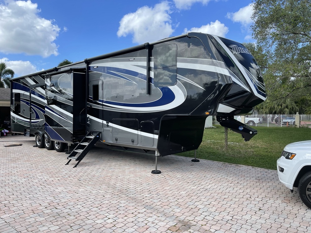 Photo of Rv