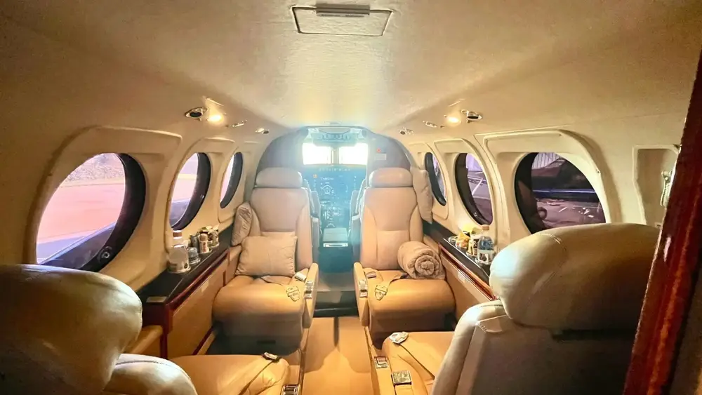 7493/beechcraft-king-air-c90gti-2008-flightmarket-id-7493-43564.webp