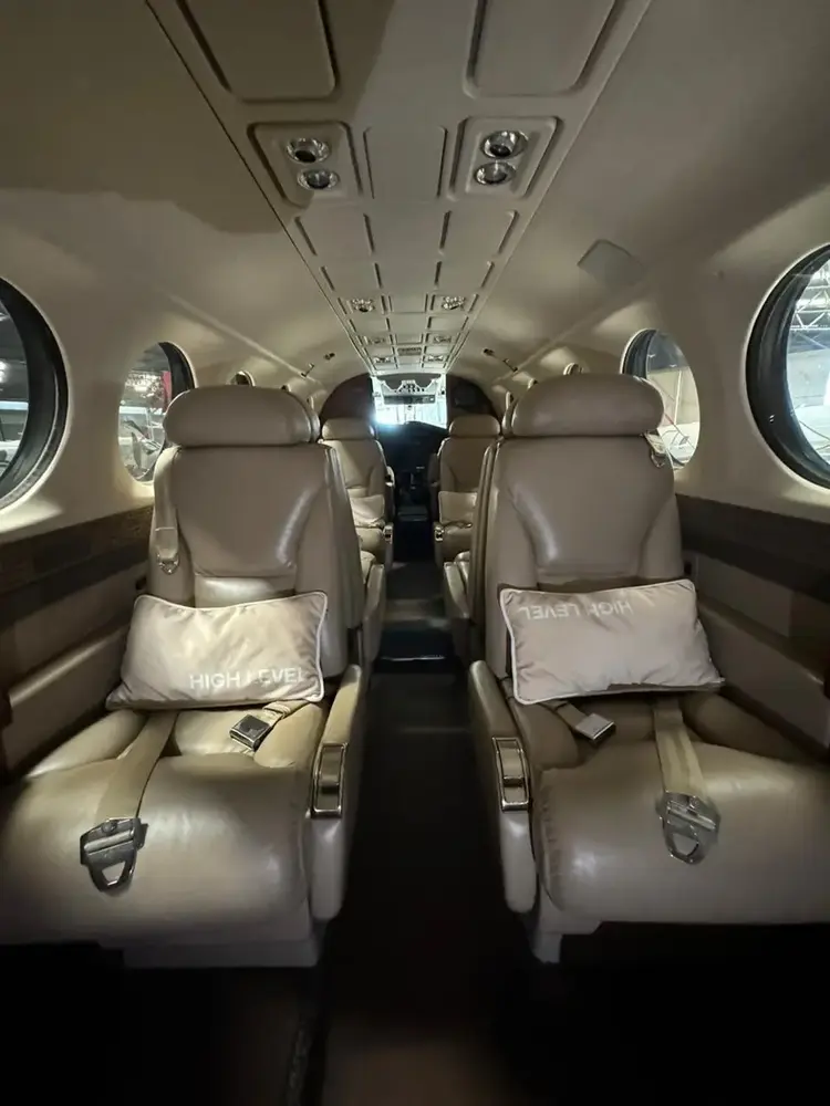 6928/beechcraft-king-air-350-2006-flightmarket-id-6928-12057.webp