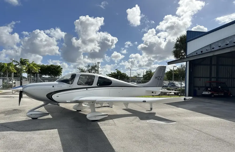 7589/cirrus-sr22-g5-2013-flightmarket-id-7589-06060.webp