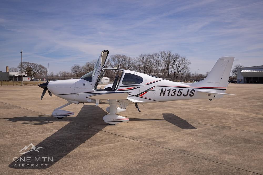 N135JS-02.jpg