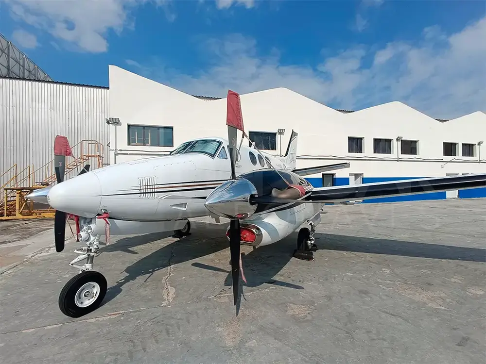 7111/beechcraft-king-air-c90gti-2011-flightmarket-id-7111-47111.webp