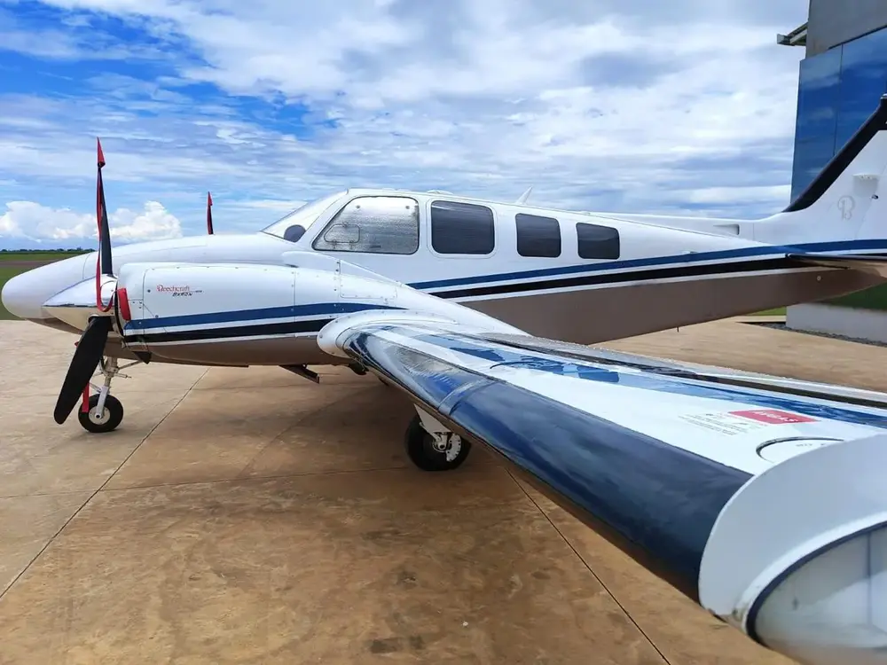 7733/beechcraft-baron-g58-2007-flightmarket-id-7733-04325.webp