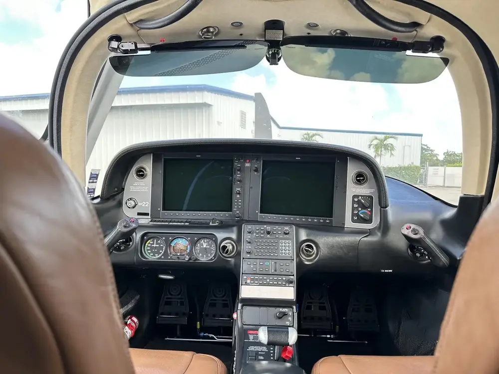 7589/cirrus-sr22-g5-2013-flightmarket-id-7589-06084.webp