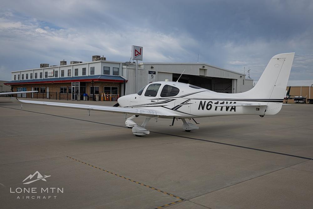 N611VA-03.jpg