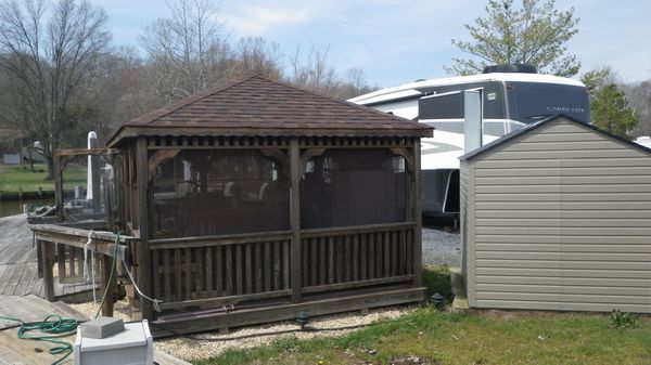 PTRV LOT  Tiki Bar Screen Rm