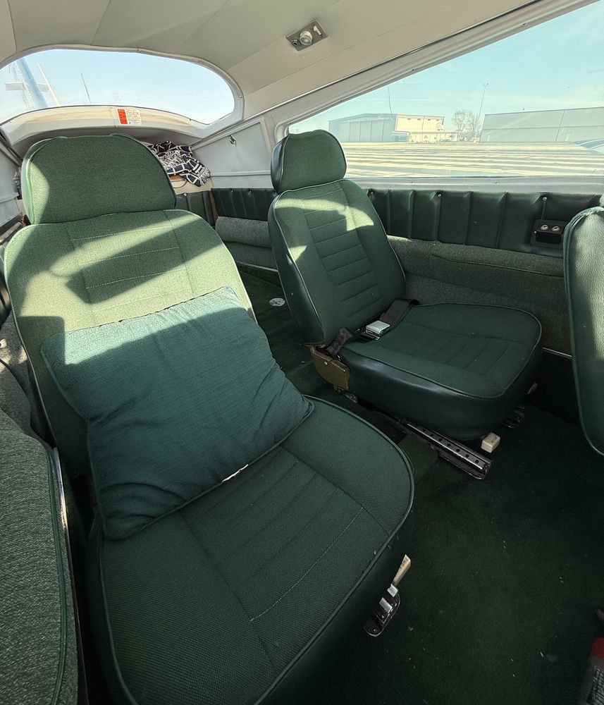 N213JD-int-cropped.jpg