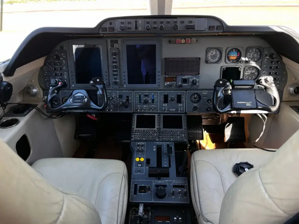 6702/beechcraft-premier-i-2002-4-venda-flightmarket-2456.jpeg