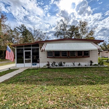 Photo of Beautiful 2 Bed/2 Bath On Quiet Corner Lot