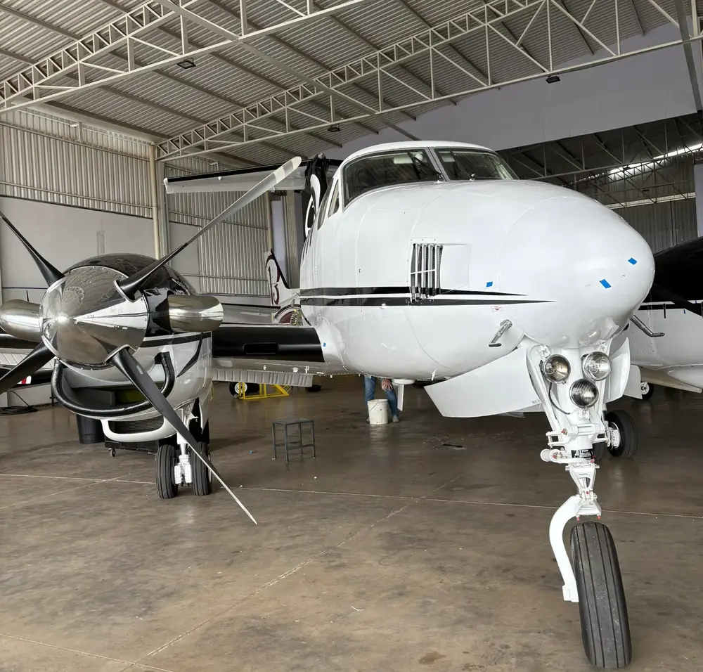 7426/beechcraft-king-air-f90-1981-flightmarket-id-7426-50235.webp