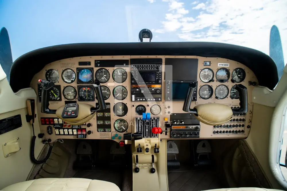 7699/neiva-piper-emb-810d-seneca-iii-1995-flightmarket-id-7699-53086.webp
