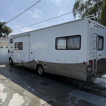 Thumbnail of RV