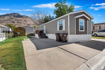 Thumbnail of mobile home