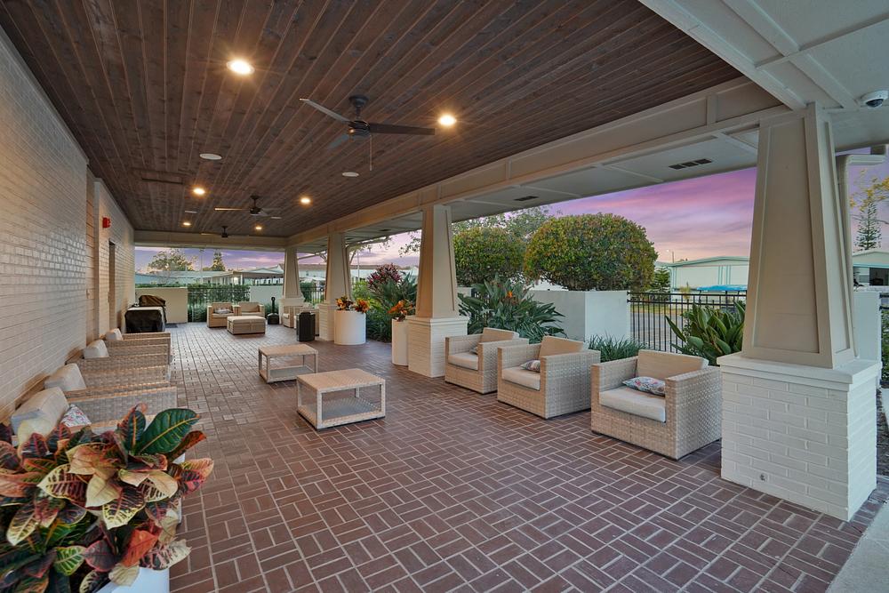 04 5200 28th St N St Petersburg FL 33714 Exterior DSC08739
