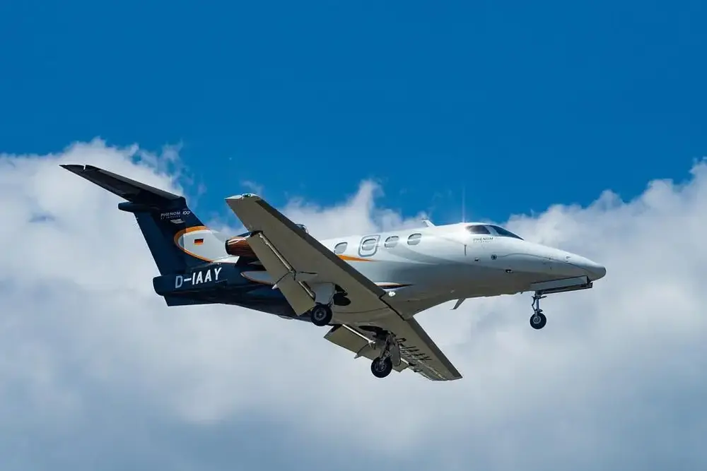 7456/embraer-phenom-100-2011-flightmarket-id-7456-23381.webp