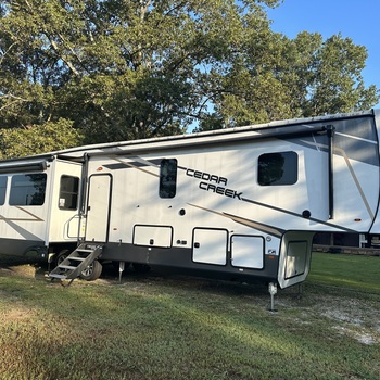 Thumbnail of RV