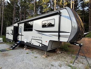 Thumbnail of RV