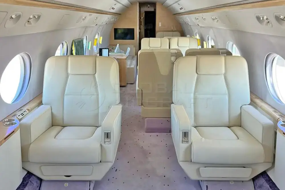 7501/gulfstream-g550-2006-flightmarket-id-7501-04135.webp