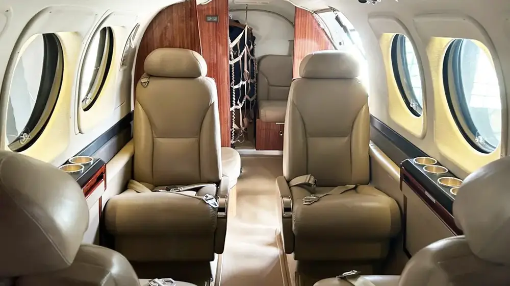 7437/beechcraft-king-air-c90gti-2009-flightmarket-id-7437-49284.webp