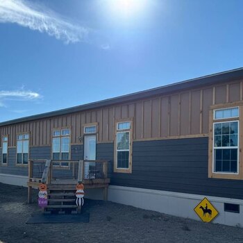 Thumbnail of mobile home