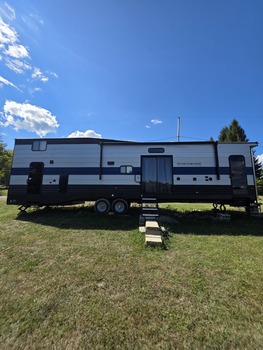 Thumbnail of RV