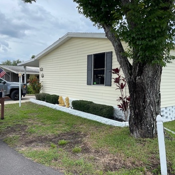 Photo of Space 3/2 On Corner Lot With Bonus Room & Sunroom