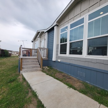 Thumbnail of mobile home
