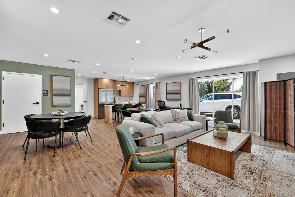38 10601 N Horseshoe Bend Rd Living room 7607 (1)