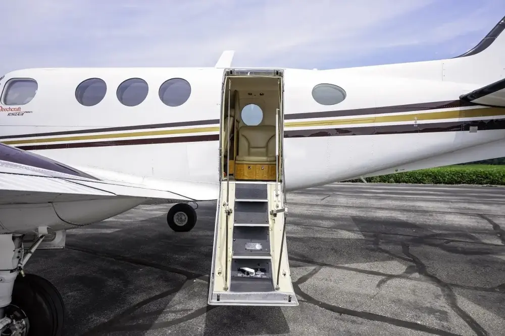 7297/beechcraft-king-air-c90gti-2009-flightmarket-id-7297-32273.webp