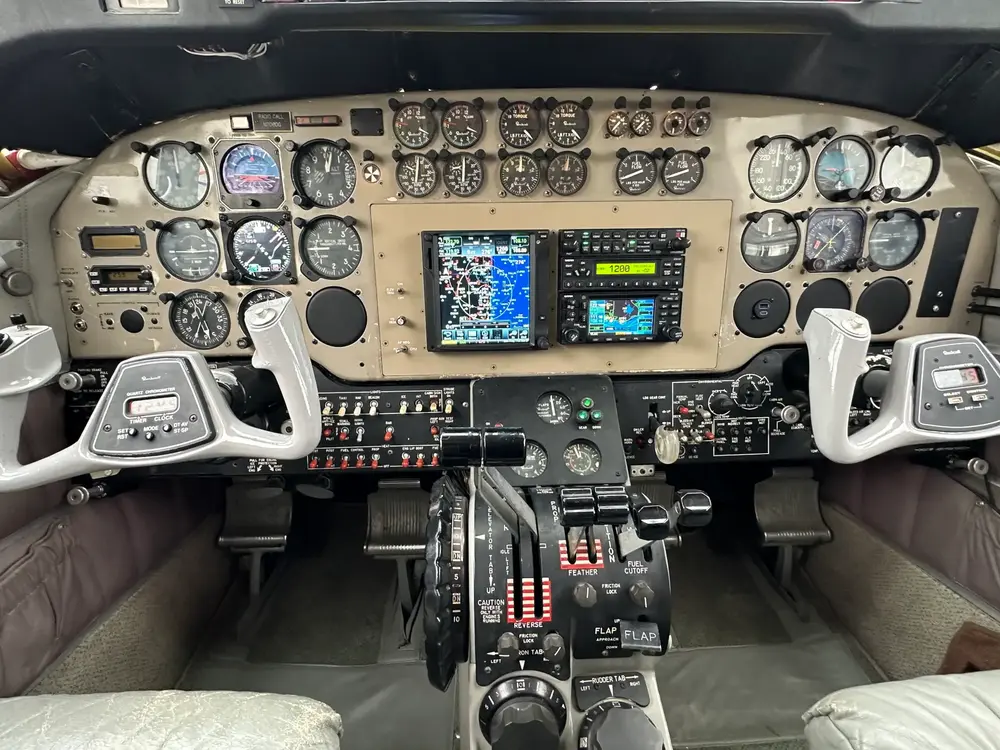 6939/beechcraft-king-air-c90-1971-flightmarket-id-6939-25063.webp