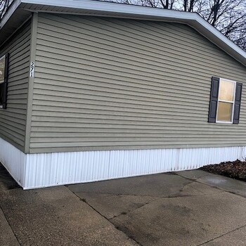 Thumbnail of mobile home