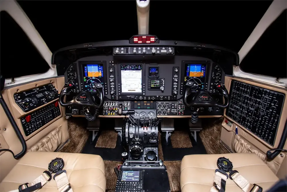 7660/beechcraft-king-air-250-2014-flightmarket-id-7660-42257.webp
