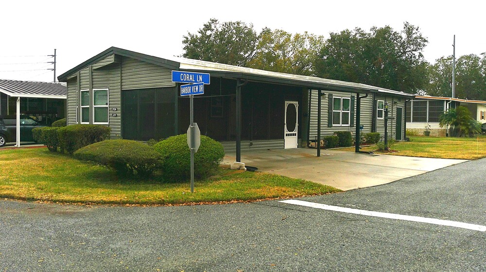 Lake Griffin Harbor Village