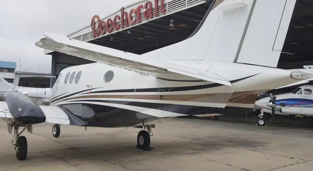 7295/beechcraft-king-air-c90gtx-2011-flightmarket-id-7295-52366.webp