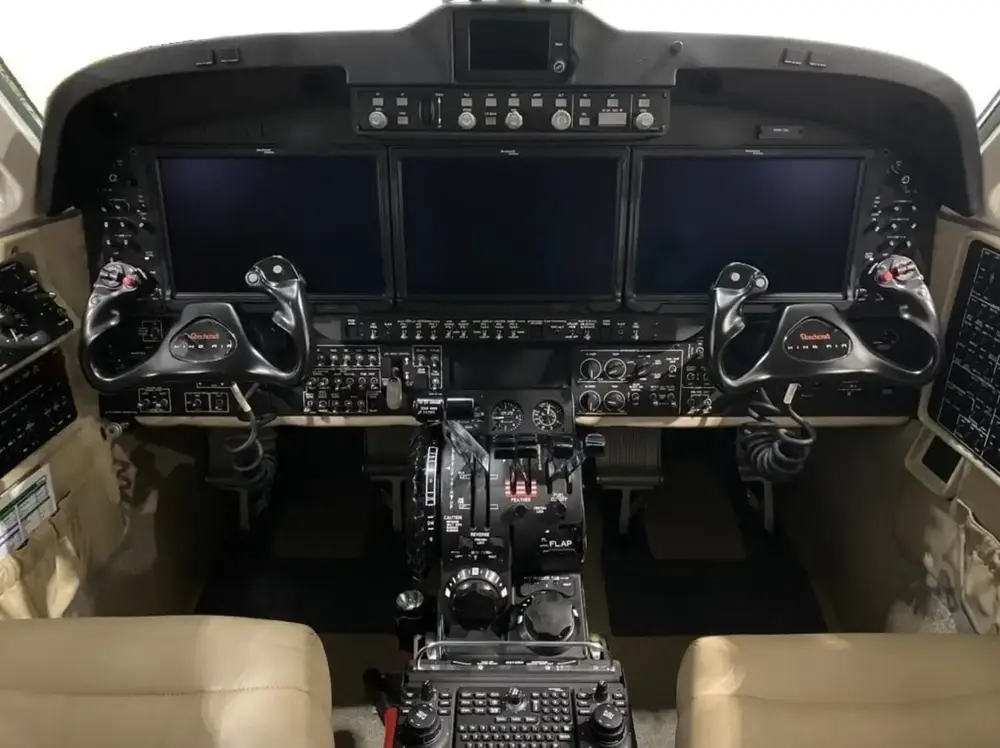 7740/beechcraft-king-air-250-2016-flightmarket-id-7740-02183.webp