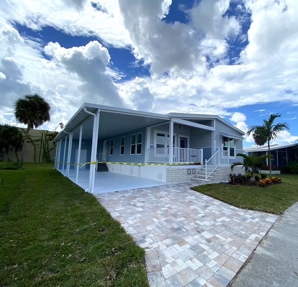 Camelot Lakes Village