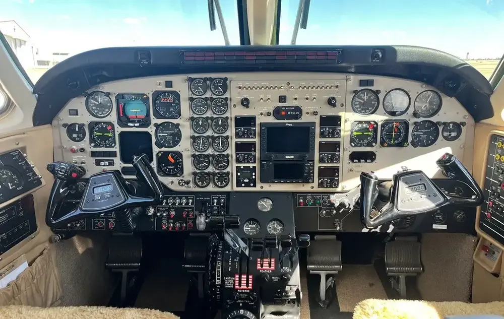 7572/beechcraft-king-air-c90a-1991-flightmarket-id-7572-24044.webp