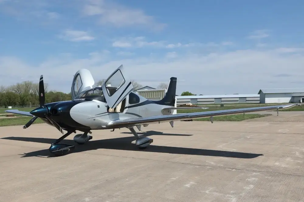 7273/cirrus-sr22-g5-2014-flightmarket-id-7273-33102.webp