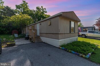 Thumbnail of mobile home