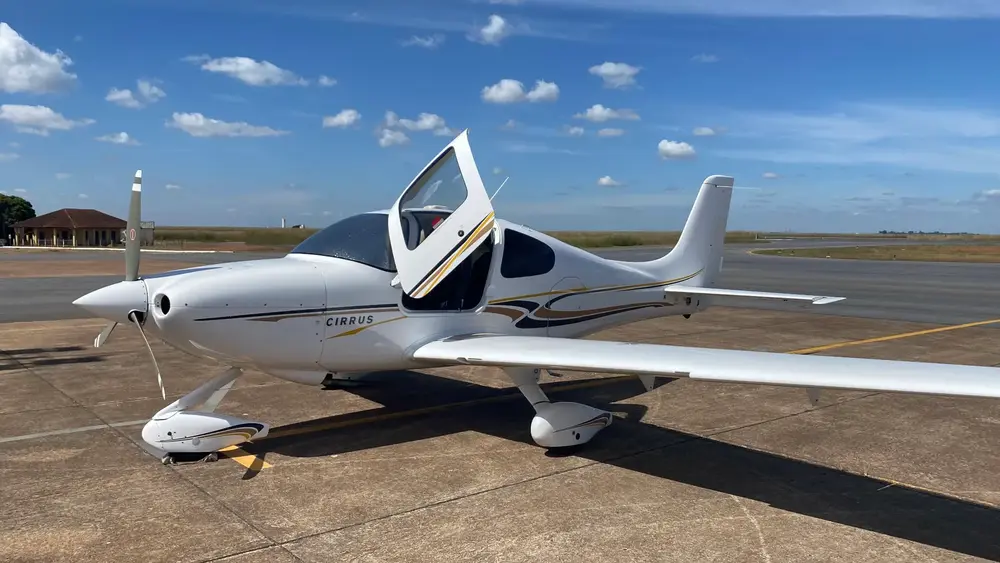 7439/cirrus-sr20-g2-2005-flightmarket-id-7439-28594.webp