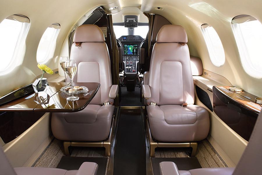 phenom100-347-interiorfwd.jpg