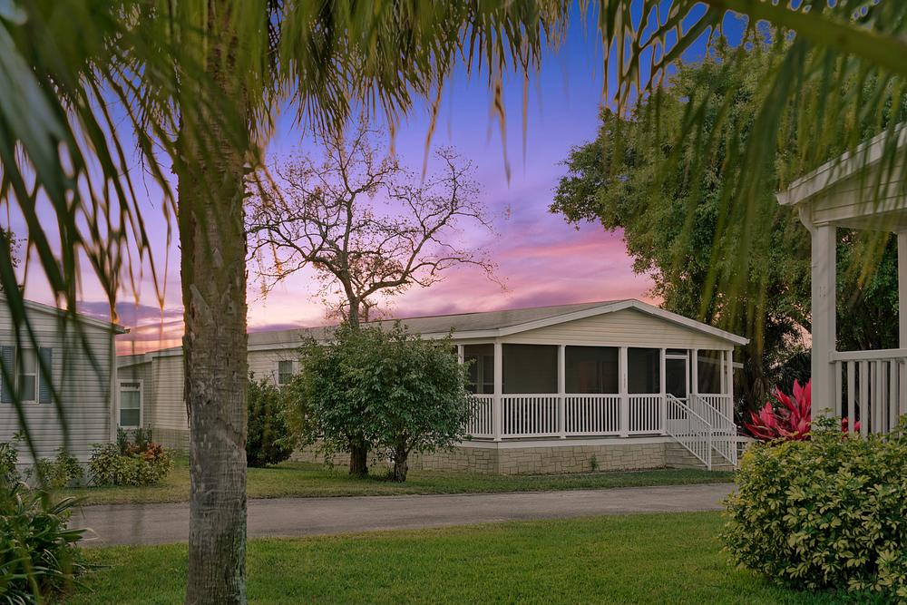 17 6200 99th St Sebastian FL 32958 Exterior  JMJ9624 EDIT