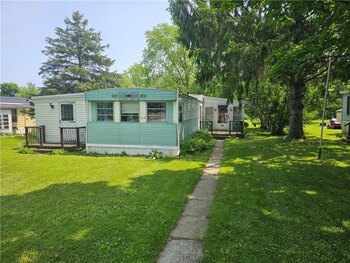 Thumbnail of mobile home