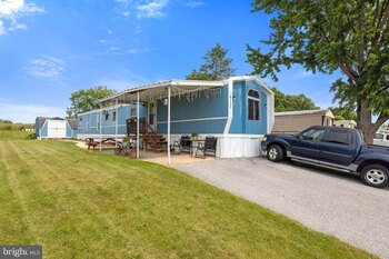 Thumbnail of mobile home