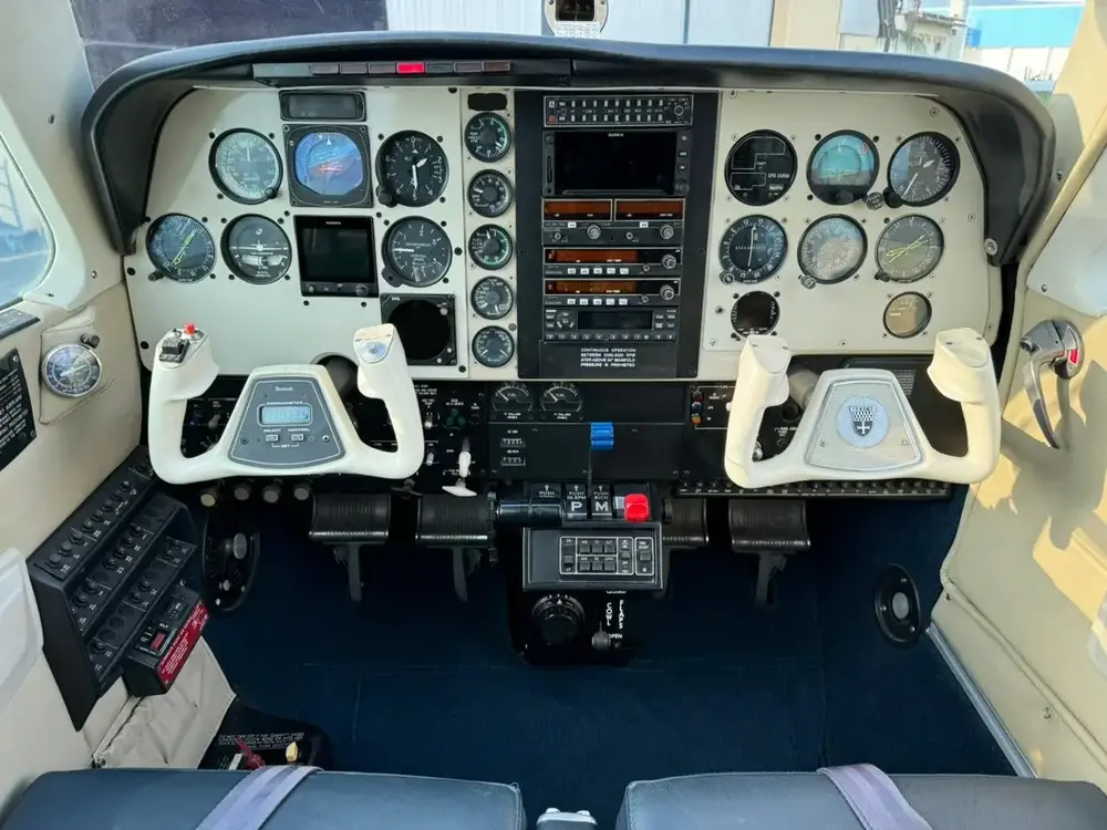 7522/beechcraft-bonanza-a36-1989-flightmarket-id-7522-05247.webp